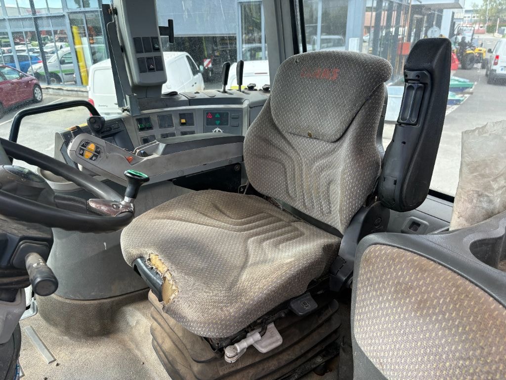 Tracteur CLAAS AXION 820 - photo slide 35