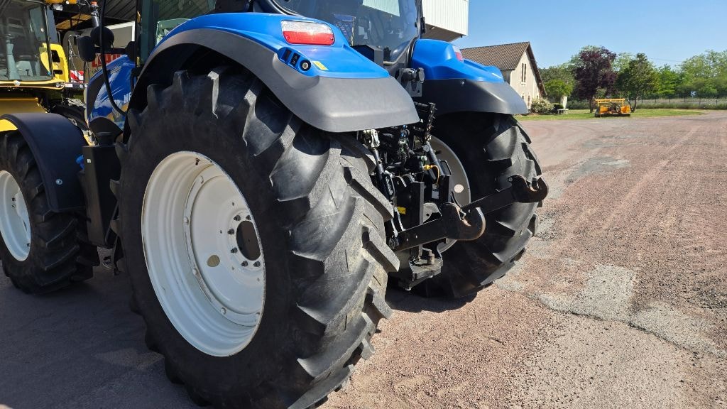 Tracteur NEW HOLLAND T6.145 AC - photo slide 13