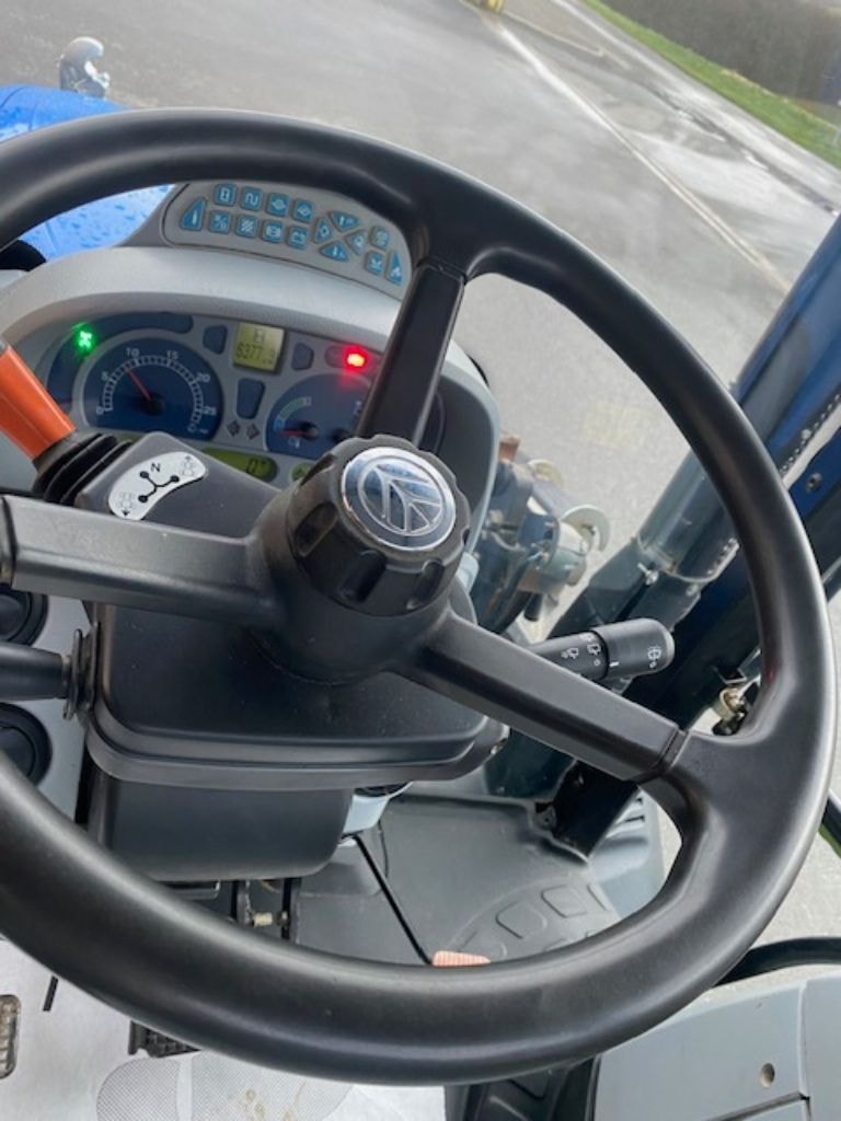 Tracteur chargeur NEW HOLLAND T 6.140 - photo slide 6
