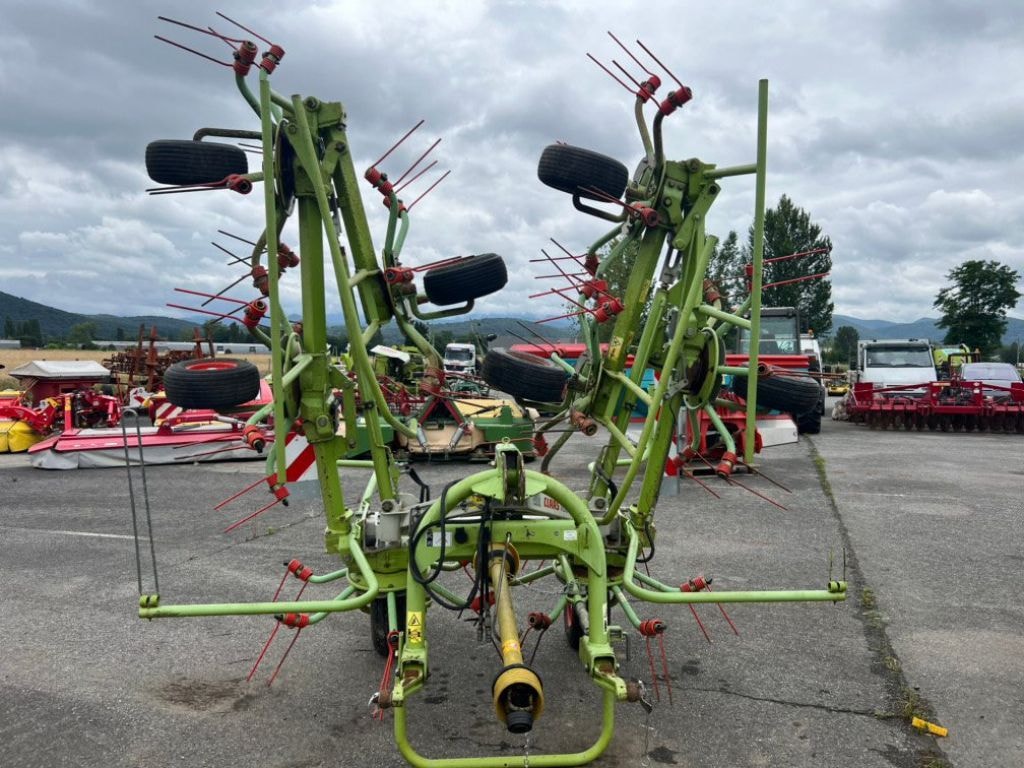 Faneuse CLAAS VOLTO 870 - photo slide 2
