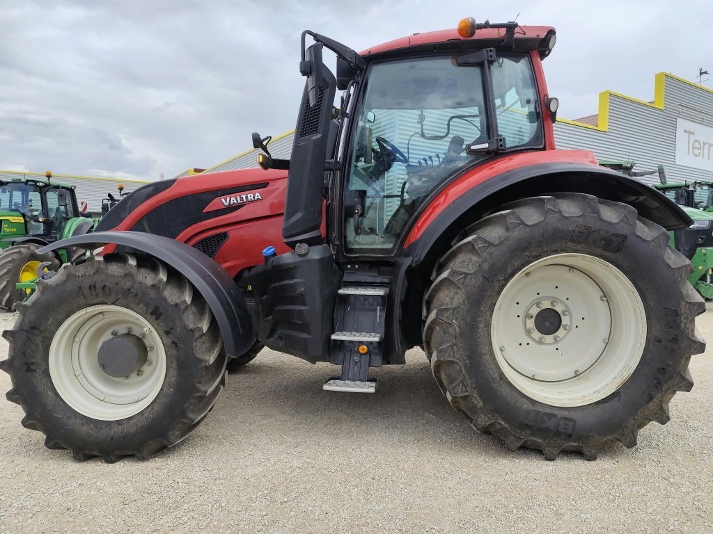 Tracteur VALTRA T155 - photo slide 6