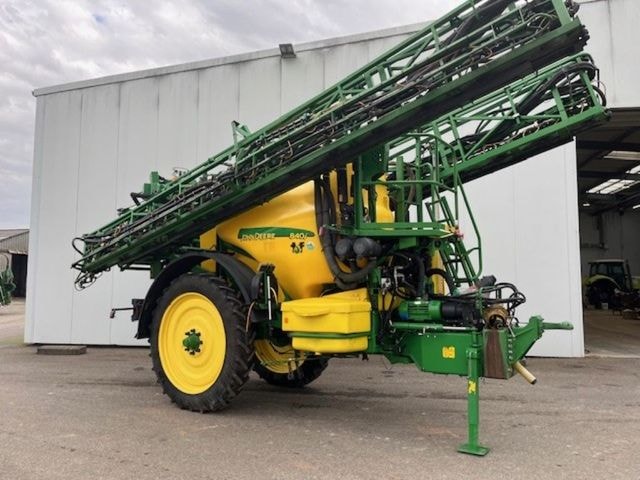 Pulverisateur JOHN DEERE TF 840 i - photo slide 1