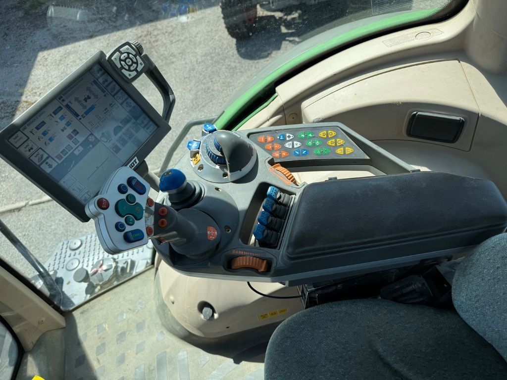 Tracteur FENDT 824 VARIO PROFI + - photo slide 24