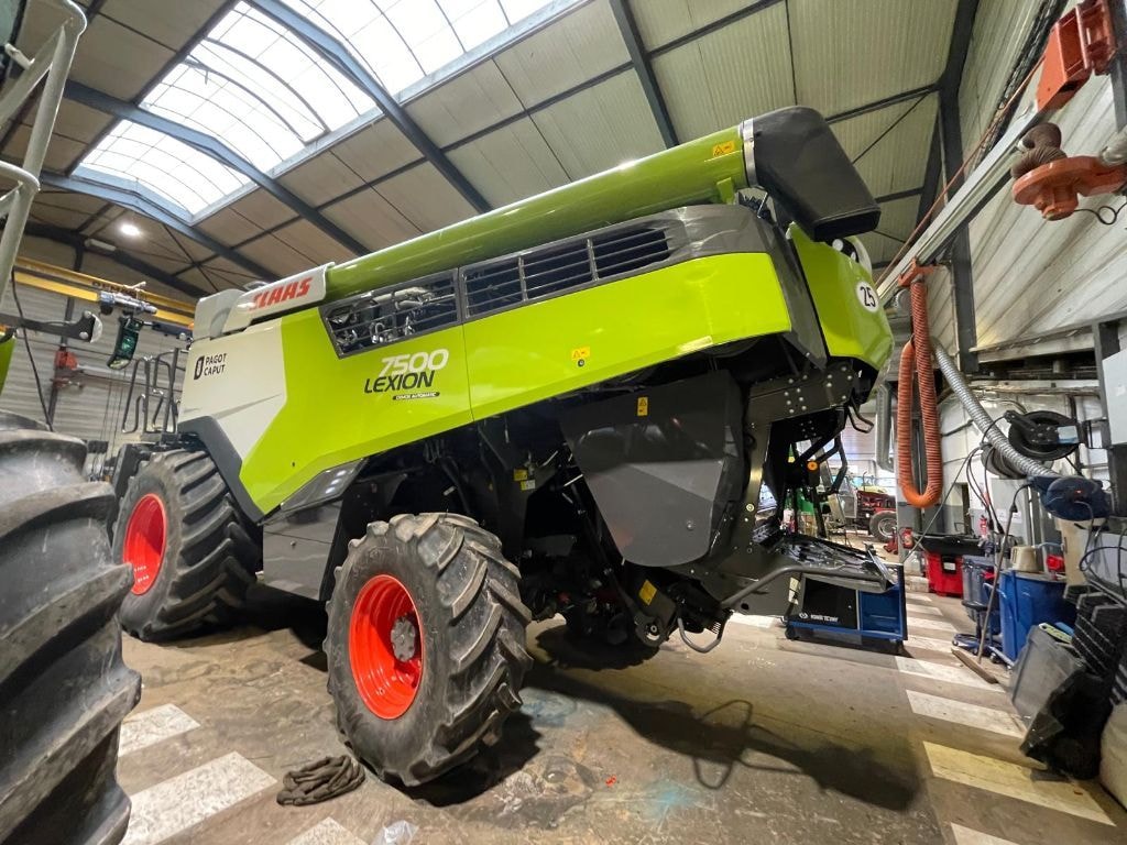 Moissonneuse CLAAS Lexion 7500 - photo slide 6