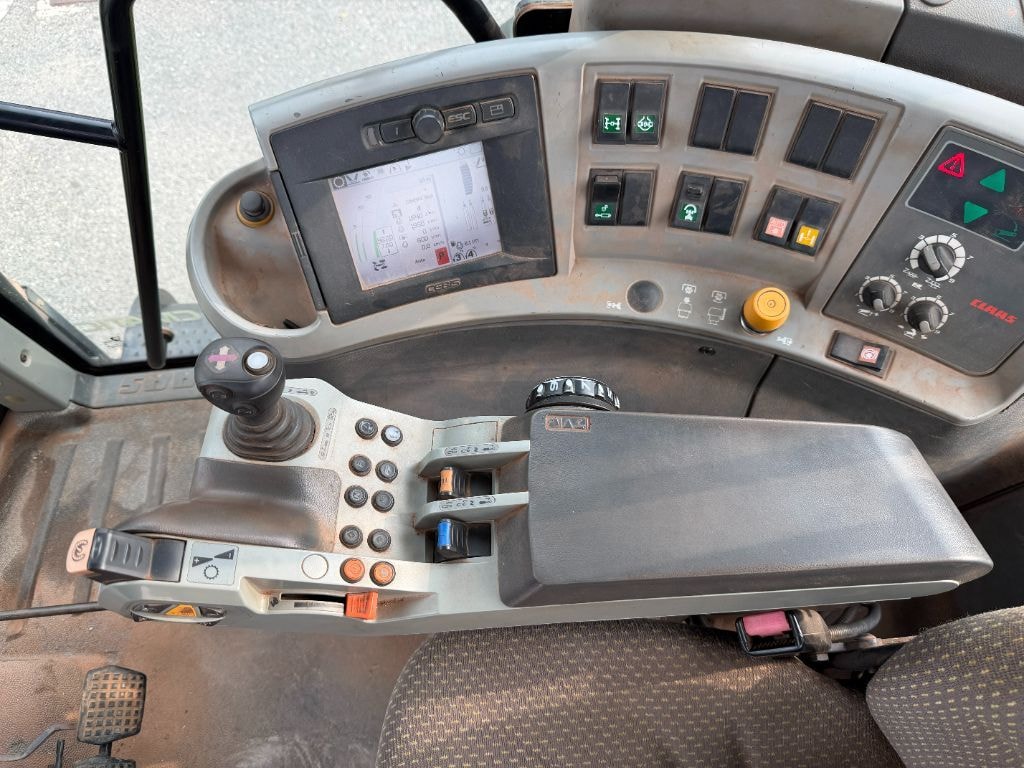 Tracteur CLAAS AXION 810 - photo slide 17
