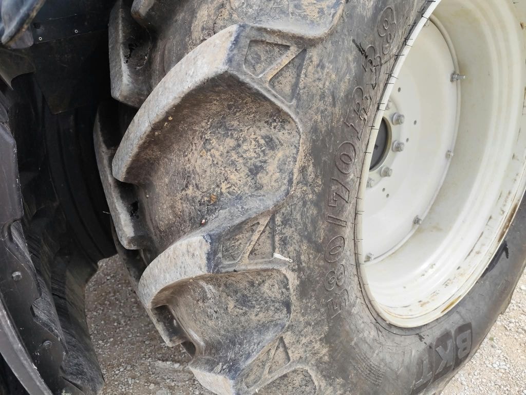 Tracteur VALTRA T155 - photo slide 11