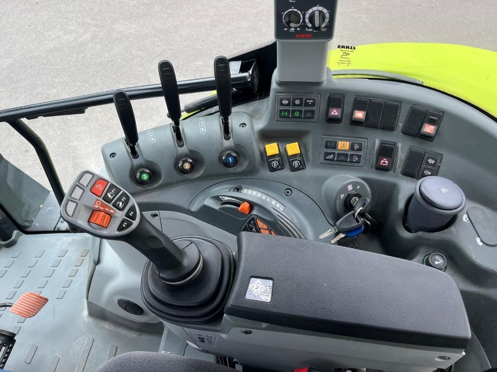 Tracteur CLAAS Arion 420  - photo slide 14