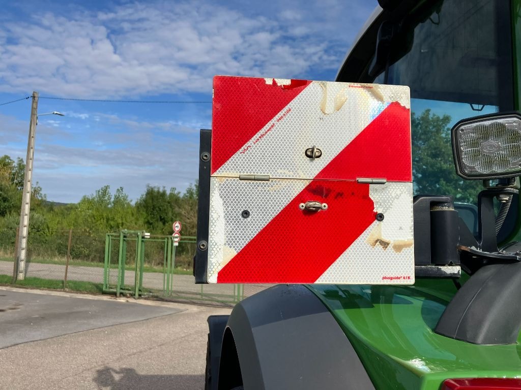 Tracteur FENDT 724 VARIO PROFI + - photo slide 26
