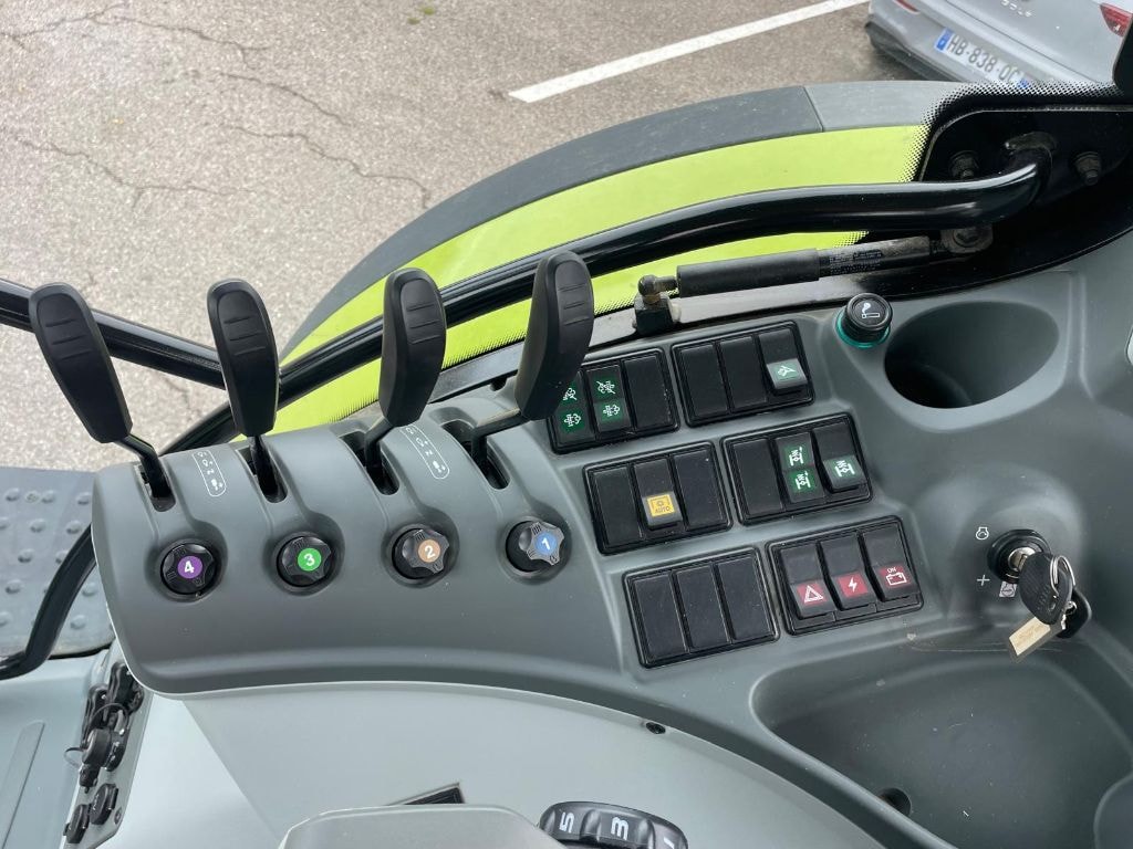 Tracteur CLAAS ARION 650 CIS  - photo slide 9
