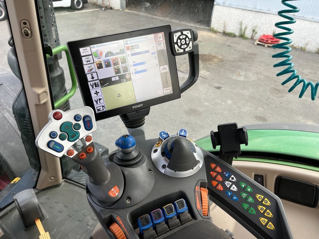 Tracteur FENDT 724 VARIO PROFI + - photo slide 12