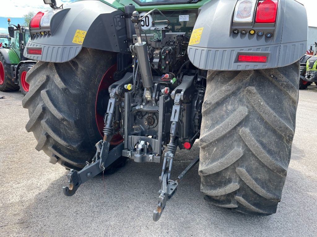 Tracteur FENDT 824 PROFI+ - photo slide 6