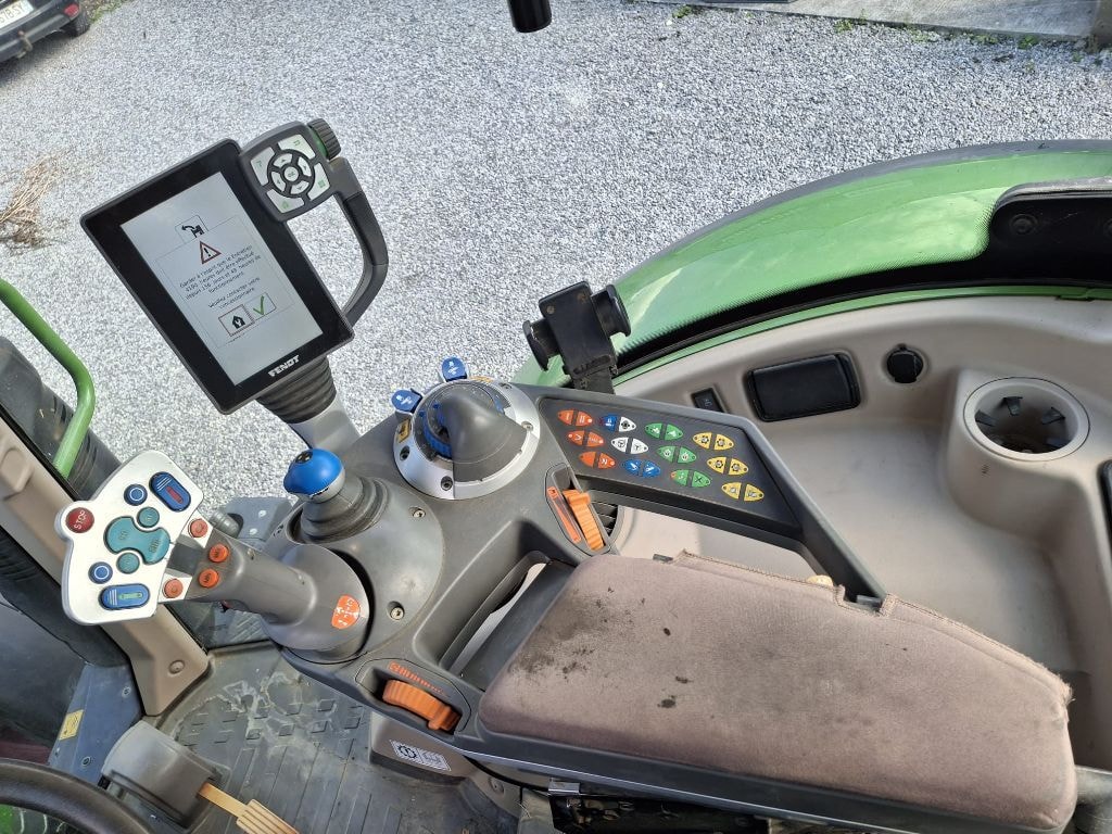 Tracteur FENDT 718 VARIO POWER + - photo slide 8