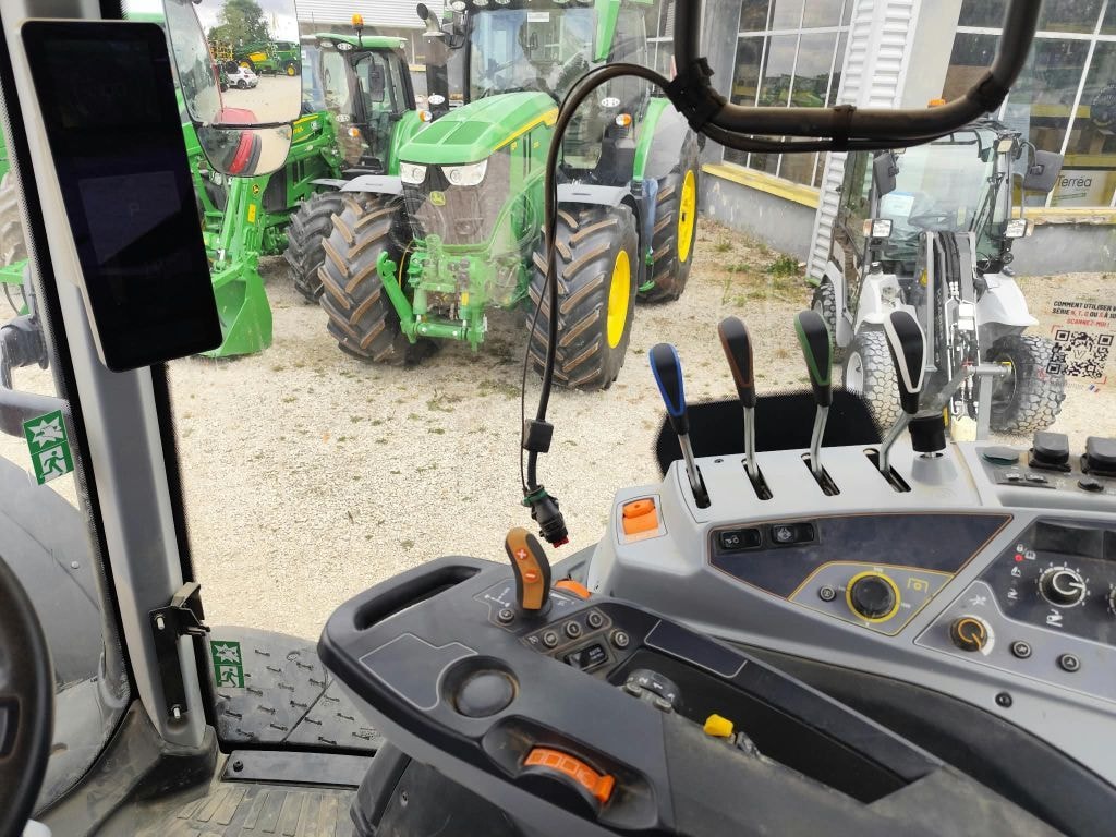 Tracteur VALTRA T155 - photo slide 9