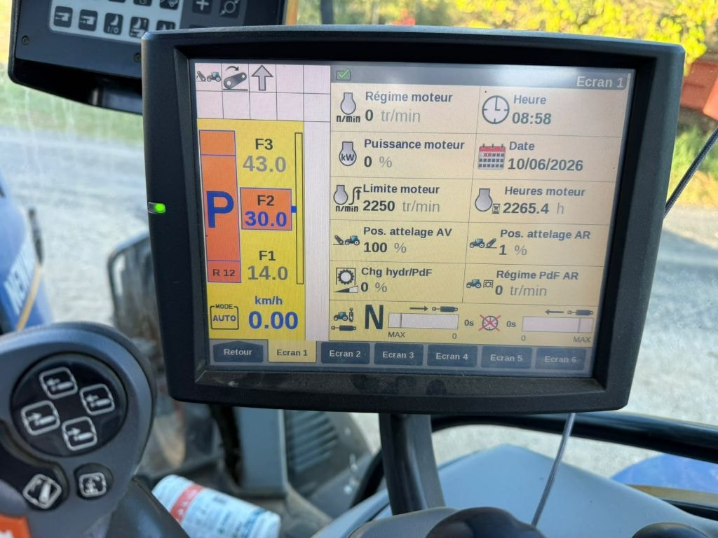 Tracteur NEW HOLLAND T6 145 Autocommand - photo slide 13