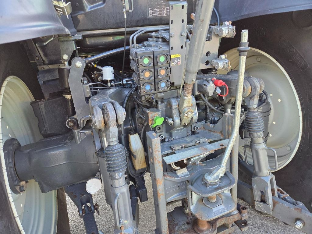 Tracteur VALTRA T154 H - photo slide 3