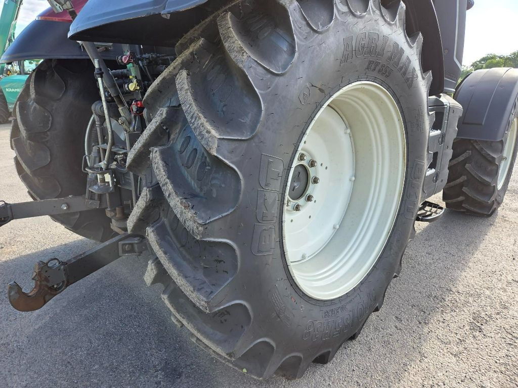 Tracteur VALTRA T154 H - photo slide 10
