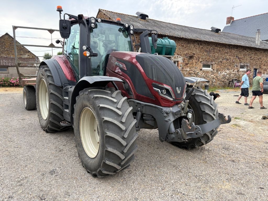 Tracteur VALTRA T175eA - photo slide 16