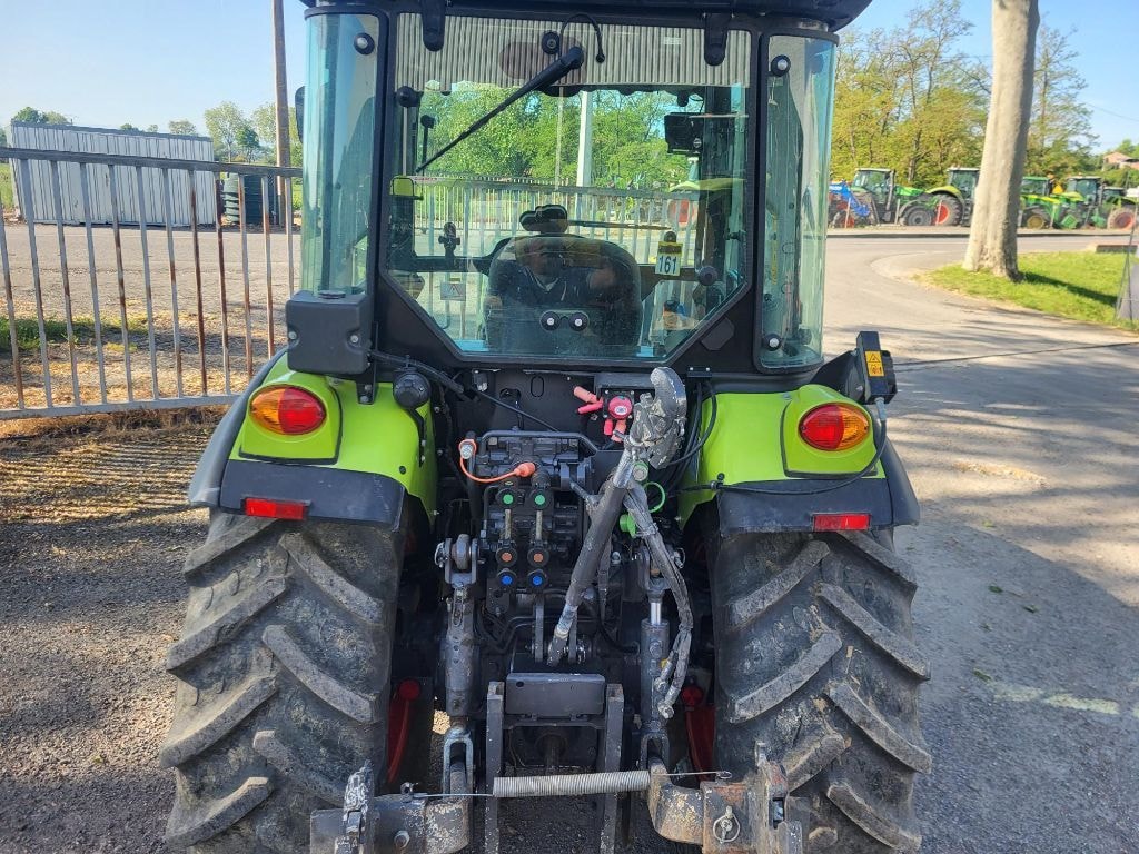 Tracteur CLAAS Nexos 240 F - photo slide 9