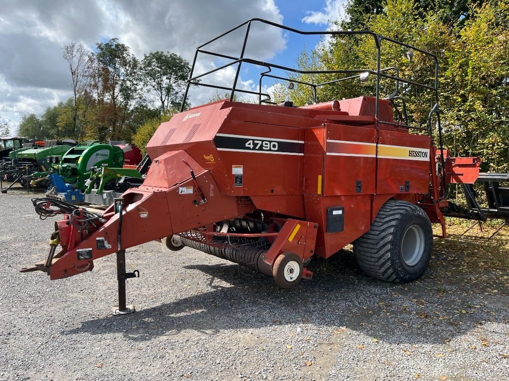 Presse haute densite HESSTON 4790 - photo slide 1