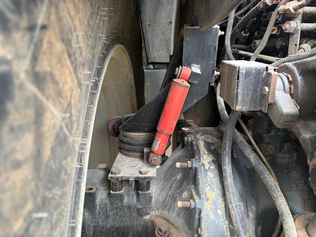 Tracteur MASSEY FERGUSON 8460 Dyna-VT - photo slide 17