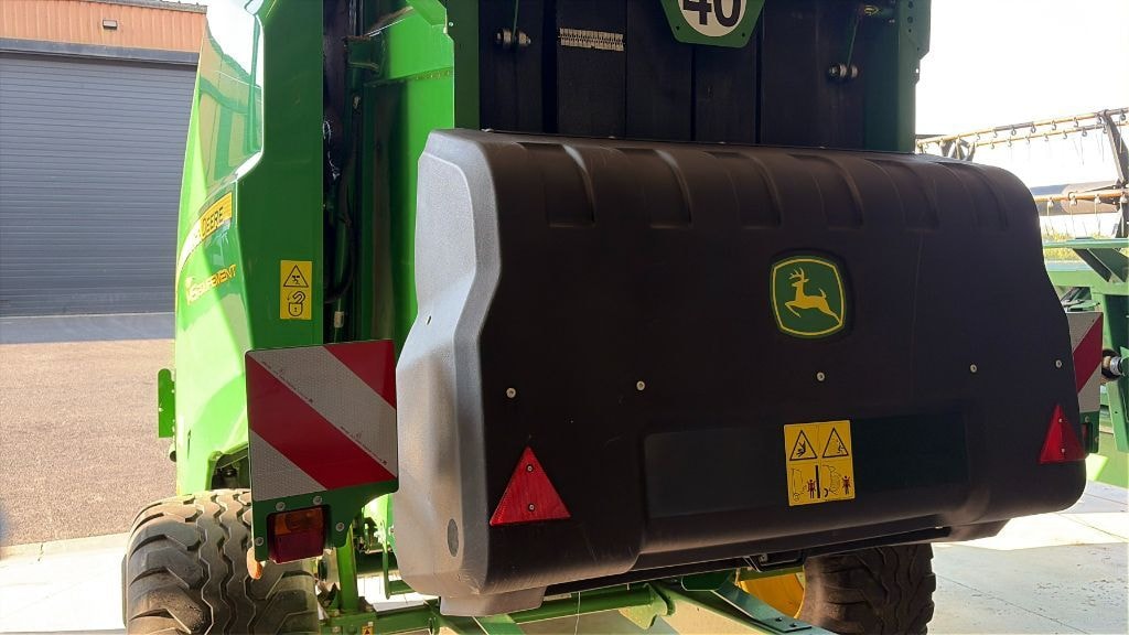 Presse balles rondes JOHN DEERE V461m - photo slide 13
