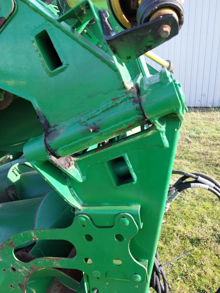 Cueilleur JOHN DEERE 608c - photo slide 7