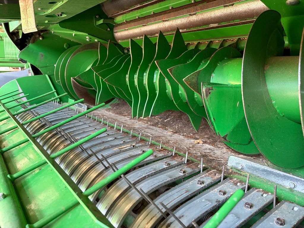 Presse balles rondes JOHN DEERE V461m - photo slide 6