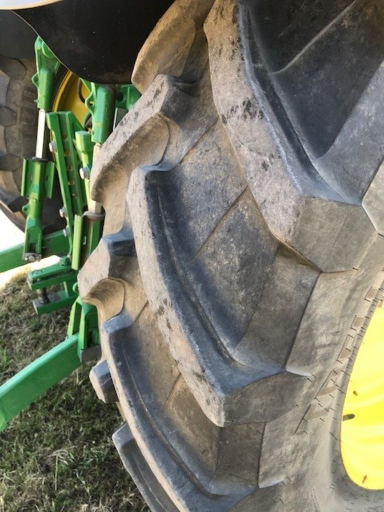 Tracteur chargeur JOHN DEERE 6110 M COMMANDQUAD  - photo slide 13