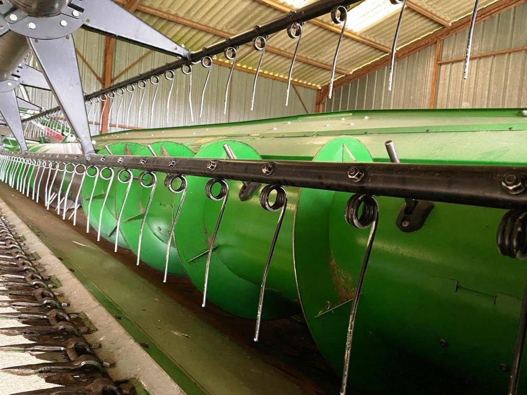 Moissonneuse JOHN DEERE T560 - photo slide 16