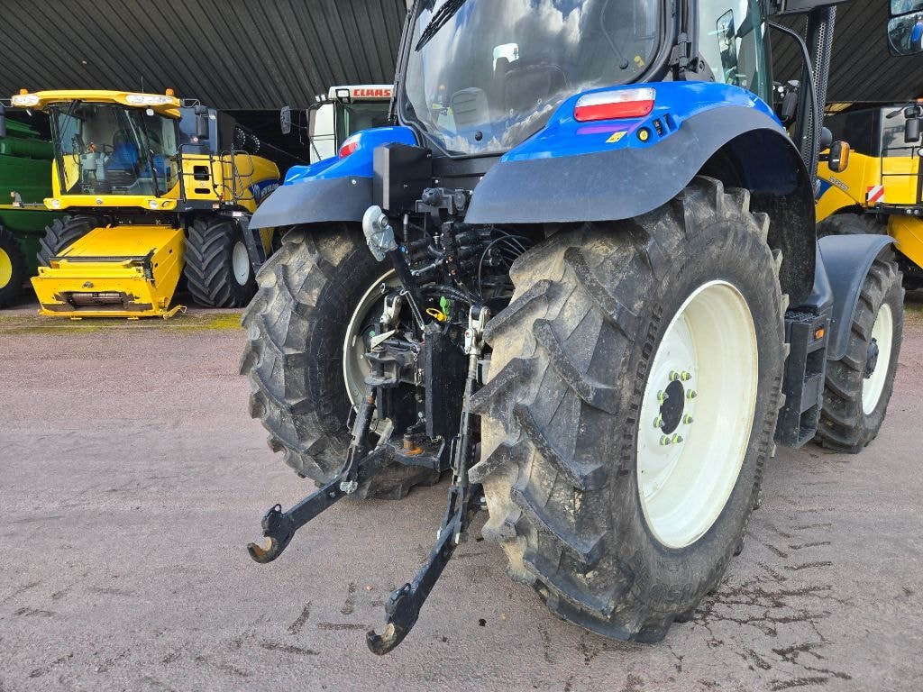 Tracteur NEW HOLLAND T6.145 DC - photo slide 10