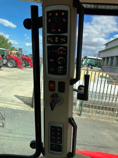 Tracteur chargeur MASSEY FERGUSON 5610 DYNA-4 ESSENTIAL - photo slide 17