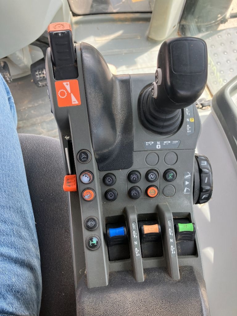 Tracteur CLAAS ARION 660 CIS+ - photo slide 9