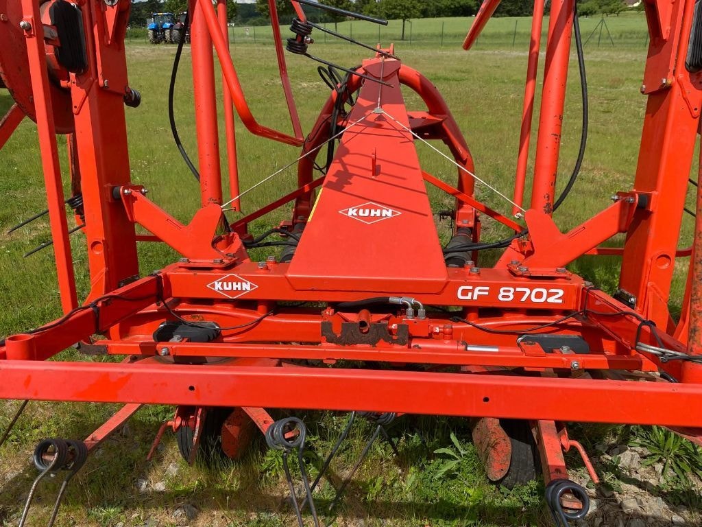 Faneuse KUHN Gf 8702 - photo slide 8