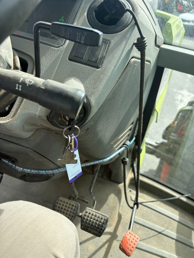 Tracteur CLAAS AXION 820 - photo slide 33