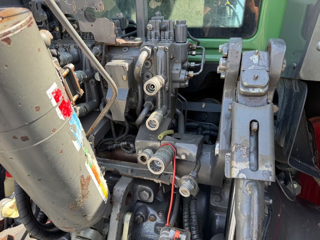 Tracteur FENDT 824 VARIO PROFI + - photo slide 13