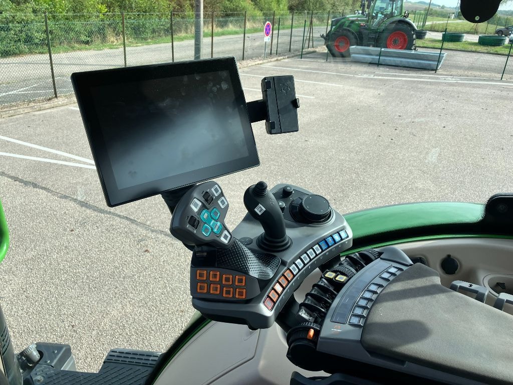 Tracteur FENDT 724 VARIO PROFI + - photo slide 9