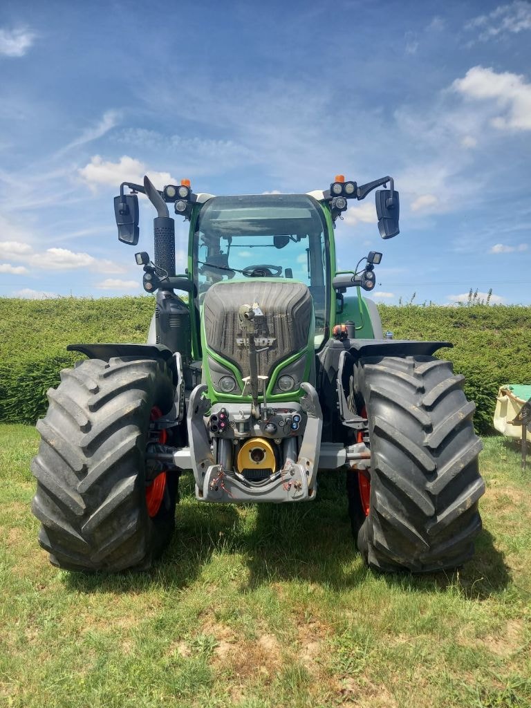 Tracteur FENDT 724 VARIO POWER + - photo slide 10