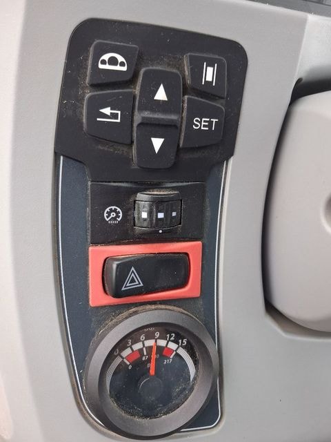 Tracteur VALTRA T174 - photo slide 22