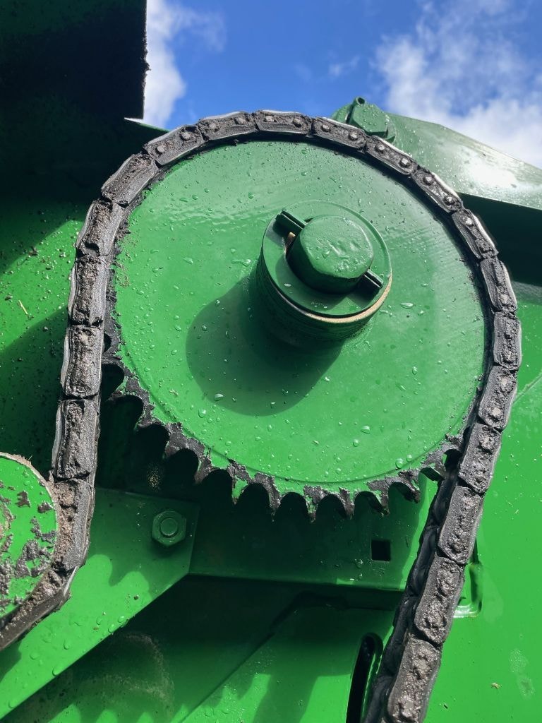 Presse balles rondes JOHN DEERE 572 - photo slide 13