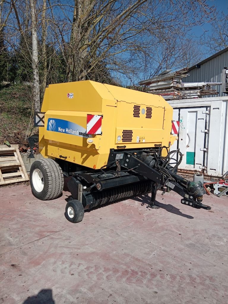 Presse balles rondes NEW HOLLAND BR 6090 - photo slide 3