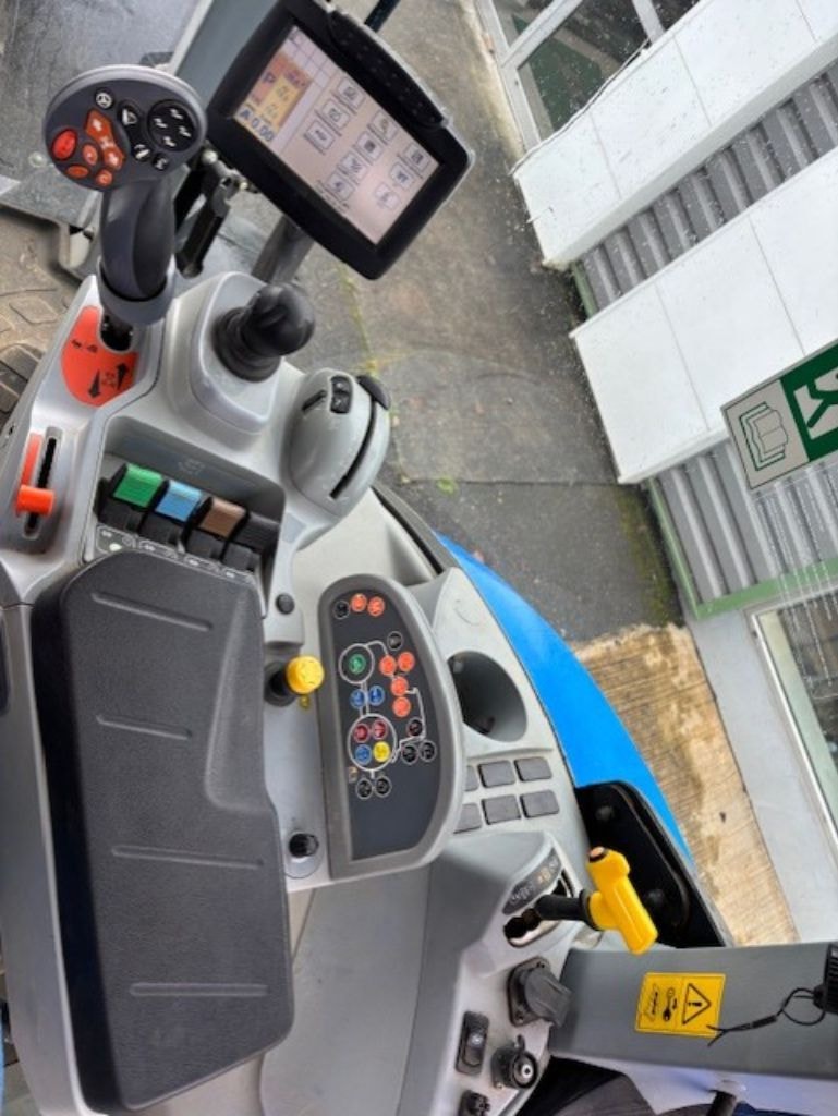Tracteur NEW HOLLAND T7.170 AUTO COMMAND - photo slide 6