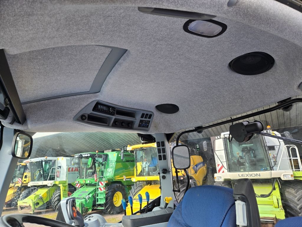 Tracteur NEW HOLLAND T6.145 DC - photo slide 16