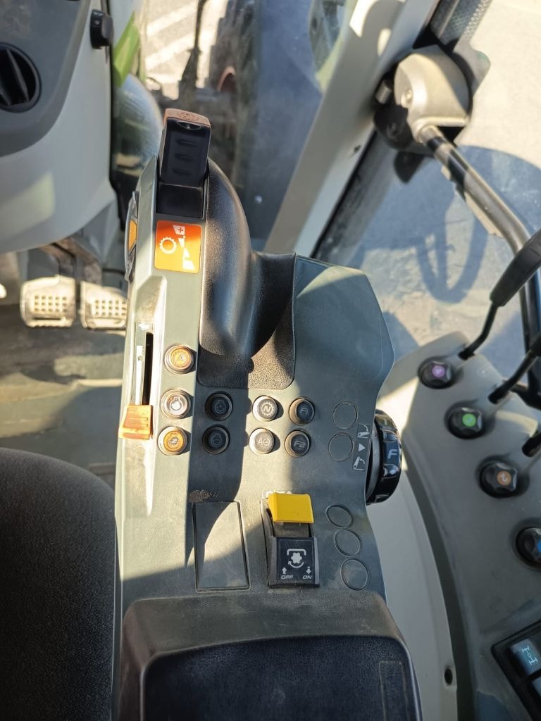 Tracteur CLAAS Arion 640 t4i - photo slide 10