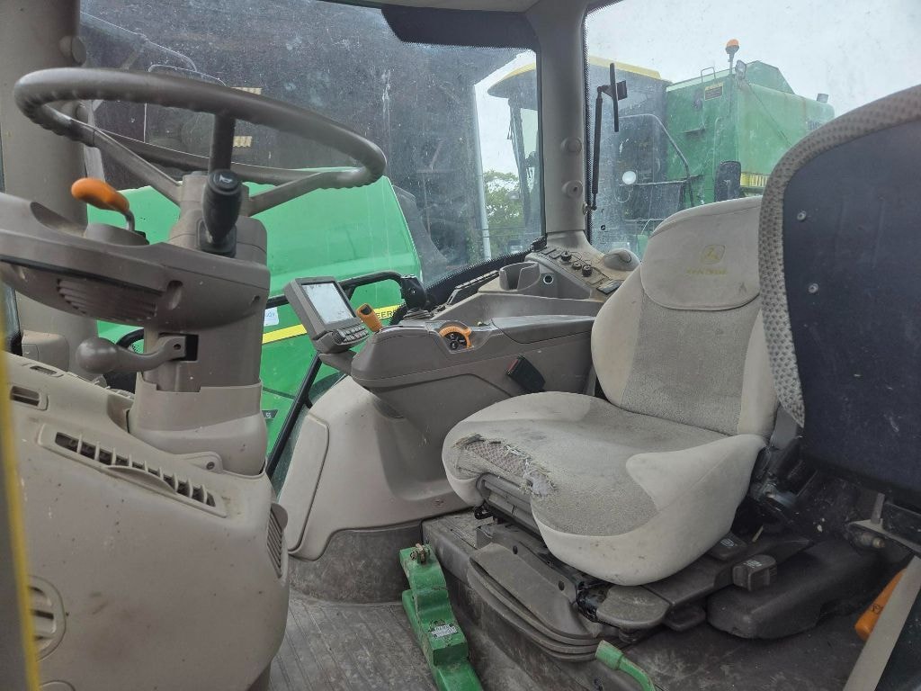 Tracteur JOHN DEERE 6110R - photo slide 16