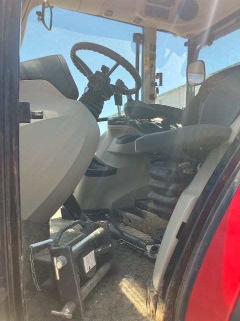 Tracteur chargeur MASSEY FERGUSON 5711M - photo slide 16
