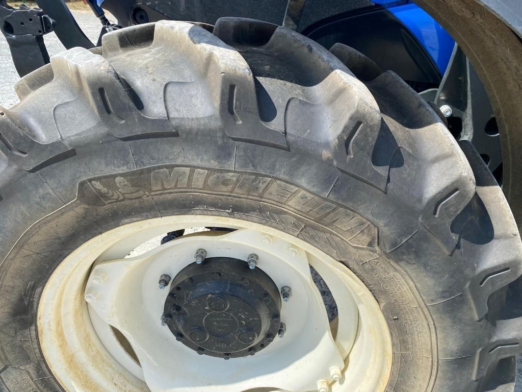 Tracteur NEW HOLLAND T6.145 - photo slide 17