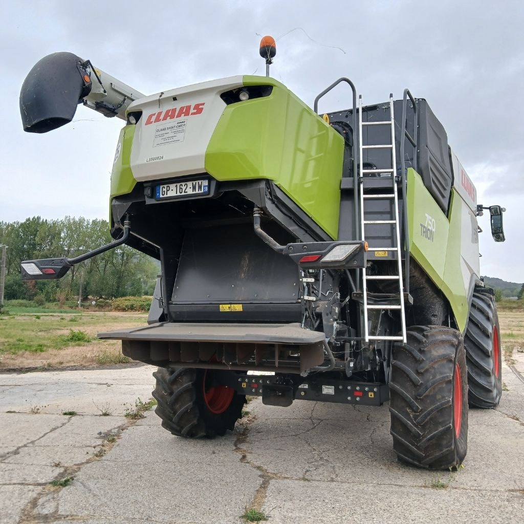 Moissonneuse CLAAS Trion 750 - photo slide 4