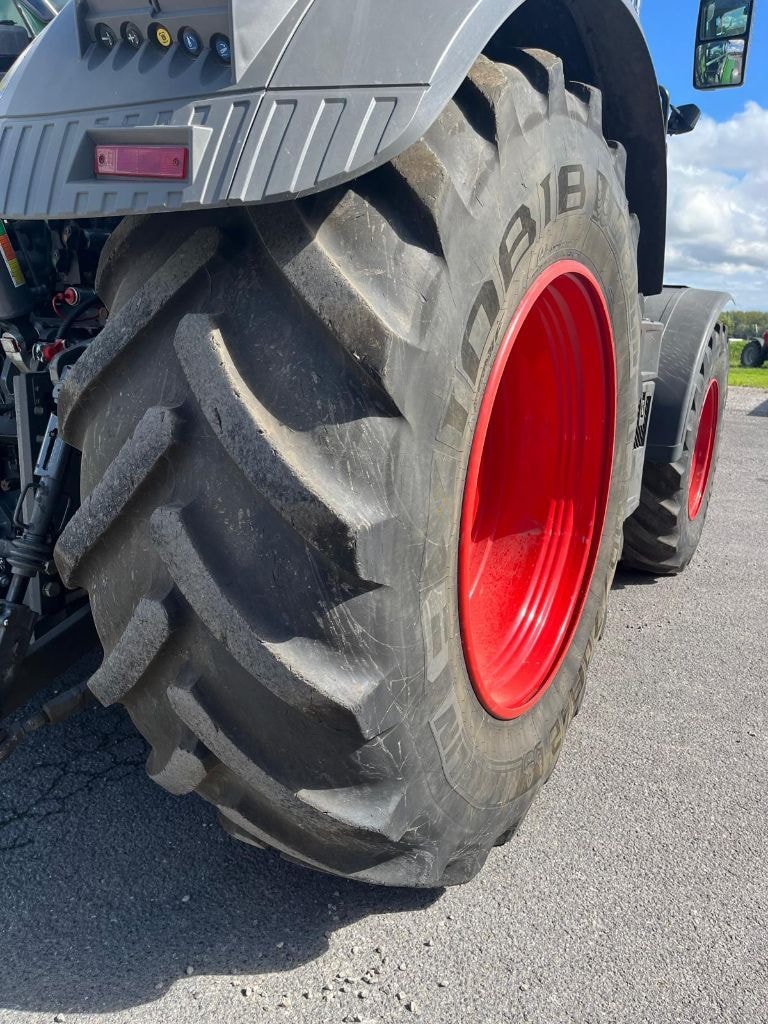 Tracteur FENDT 824 VARIO PROFI + - photo slide 22