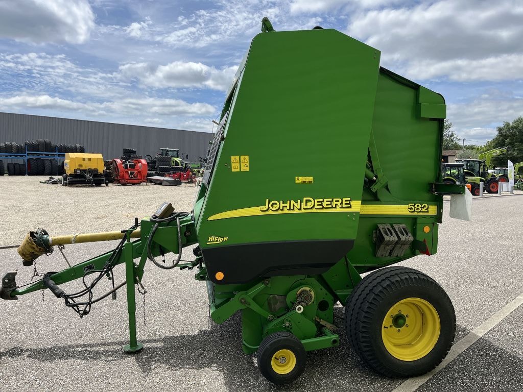 Presse balles rondes JOHN DEERE 582 - photo slide 5