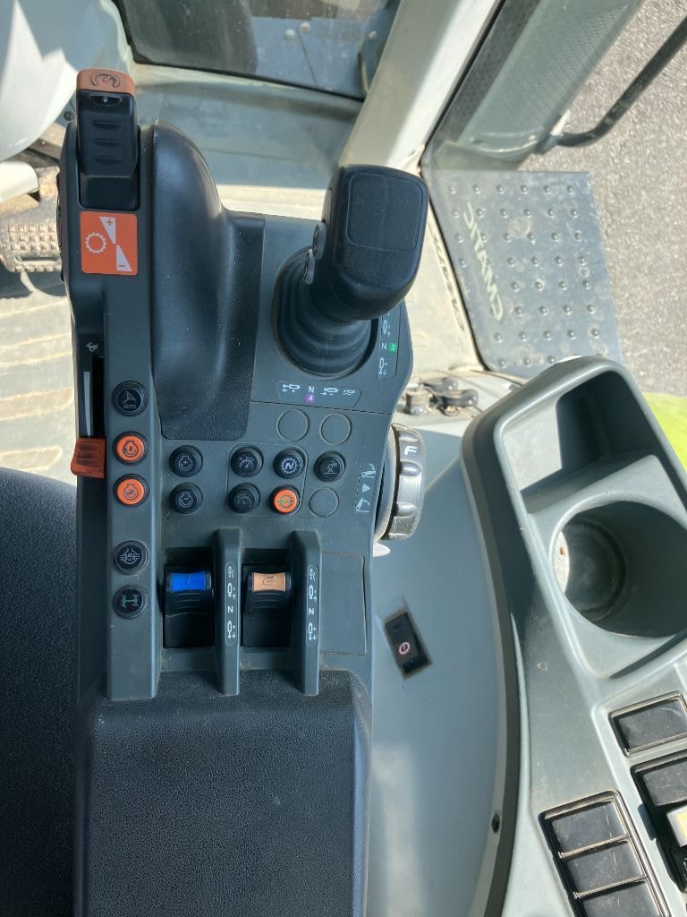 Tracteur CLAAS ARION 650 CIS+ - photo slide 10